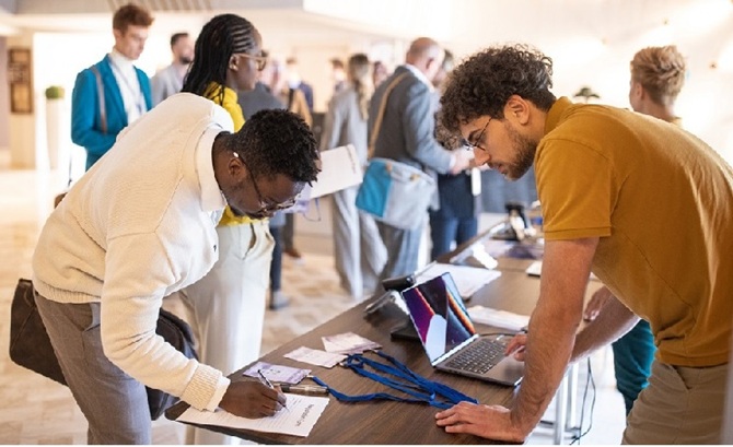 reg-middle.jpg reg-middle.jpg